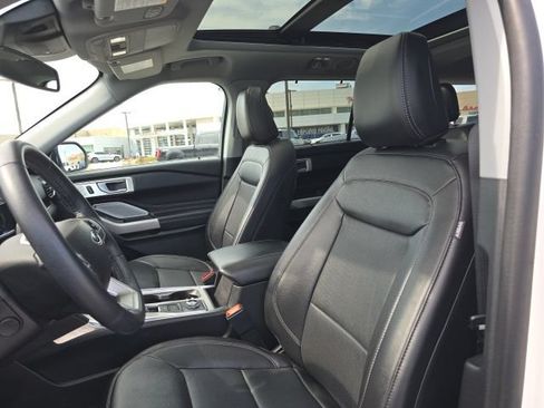 Certified 2023 Ford Explorer Limited w/ Limited Technology Package AWD/4WD image 13