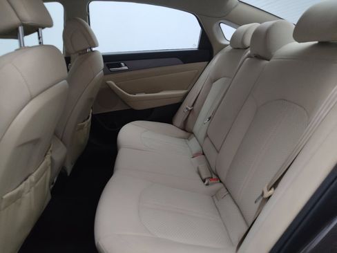 Used 2015 Hyundai Sonata SE w/ Option Group 09 FWD image 18