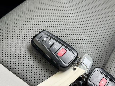 Used 2023 Toyota RAV4 Limited AWD/4WD image 27