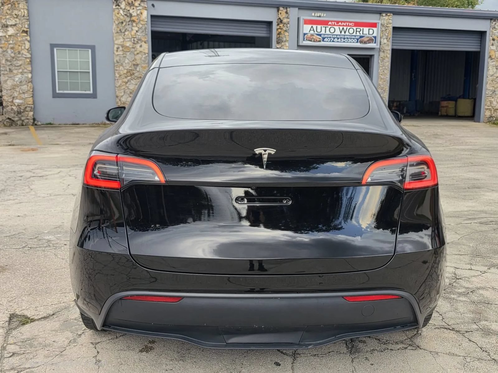 Used 2023 Tesla Model Y AWD image 6