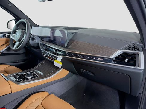 New 2026 BMW X5 xDrive50e w/ M Sport Package image 31