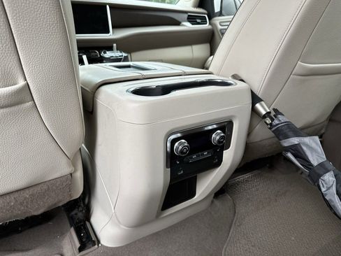 Used 2022 GMC Yukon Denali AWD/4WD image 15