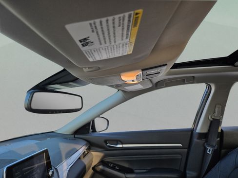 Used 2020 Nissan Altima 2.5 SL FWD image 12