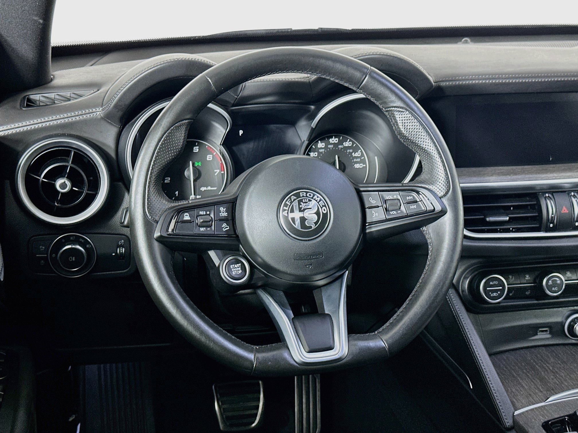Used 2023 Alfa Romeo Stelvio Ti AWD/4WD image 18
