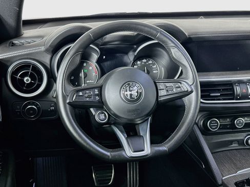 Used 2023 Alfa Romeo Stelvio Ti AWD/4WD image 18