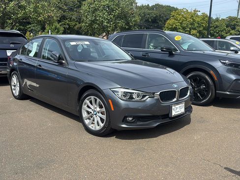 Used 2018 BMW 320i xDrive Sedan AWD/4WD image 2