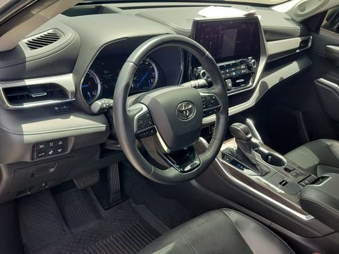Used 2021 Toyota Highlander Platinum FWD image 19