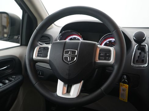 Used 2015 Dodge Grand Caravan SE w/ Quick Order Package 29E SE image 16