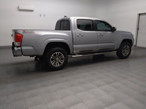 Used 2016 Toyota Tacoma SR5 w/ Towing Package image 10