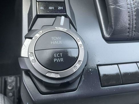 Used 2025 Toyota Tacoma SR5 AWD/4WD image 38