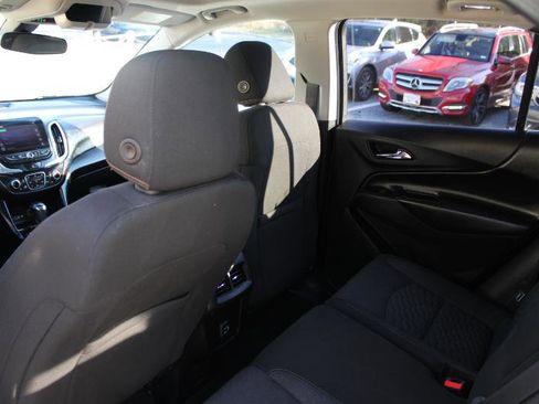 Used 2019 Chevrolet Equinox LT w/ Sun & Navigation Package image 10