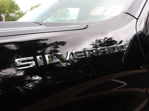 Used 2020 Chevrolet Silverado 1500 LT w/ Fleet Comfort Package AWD/4WD image 18