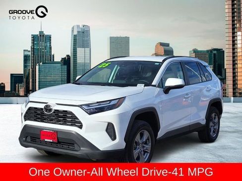 Used 2025 Toyota RAV4 XLE image 1