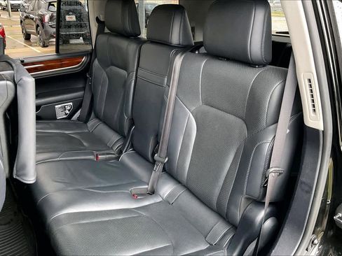 Used 2020 Lexus LX 570 4WD w/ 3rd Row & Luxury Pkg image 19