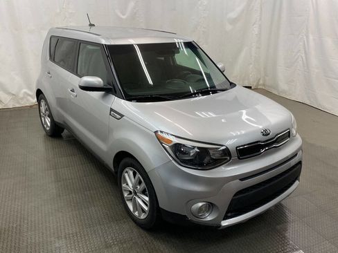 Used 2018 Kia Soul + image 2