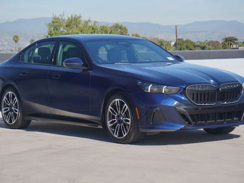 New 2026 BMW 540i xDrive w/ M Sport Package image 3