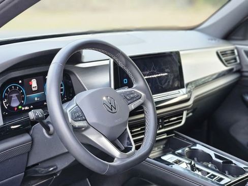 Used 2024 Volkswagen Atlas Cross Sport SE FWD image 12