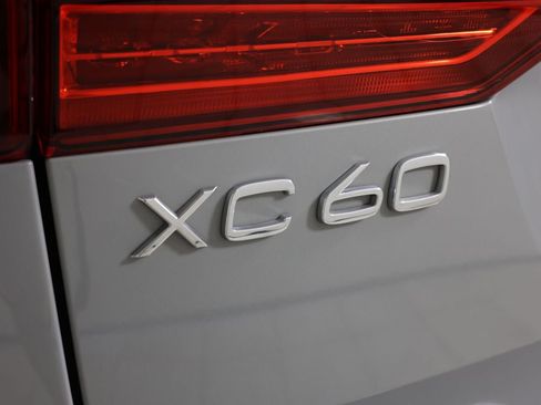 Used 2025 Volvo XC60 B5 Plus AWD/4WD image 16