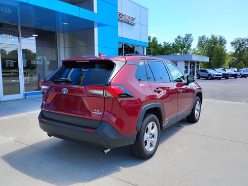 Used 2021 Toyota RAV4 LE AWD/4WD image 7