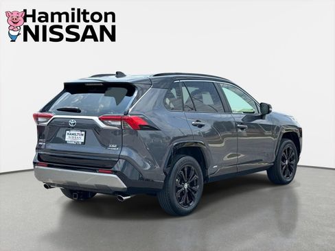 Used 2022 Toyota RAV4 XSE AWD/4WD image 2