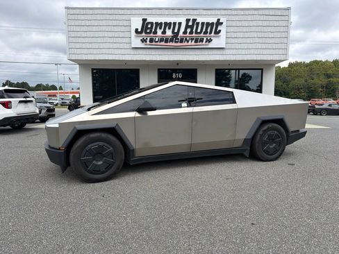 Used 2025 Tesla Cybertruck AWD Crew Cab image 1