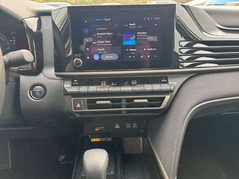 Used 2025 Toyota Camry LE image 18