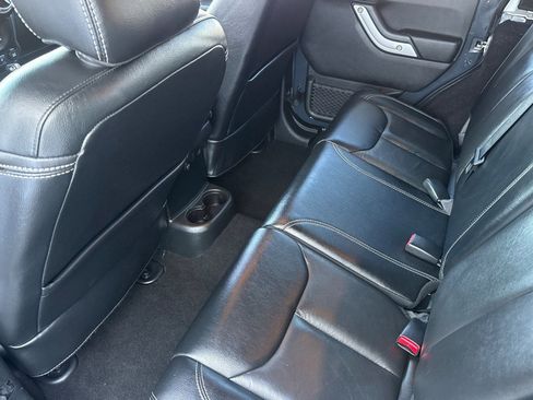 Used 2017 Jeep Wrangler Unlimited Rubicon image 24