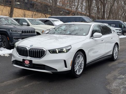 Used 2024 BMW 530i xDrive w/ Convenience Package image 9