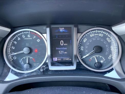 Used 2022 Toyota Tacoma SR5 w/ Technology Package RWD image 25
