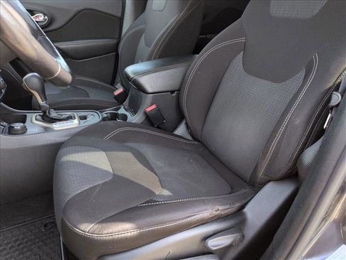 Used 2015 Jeep Cherokee Latitude w/ Cold Weather Group image 16