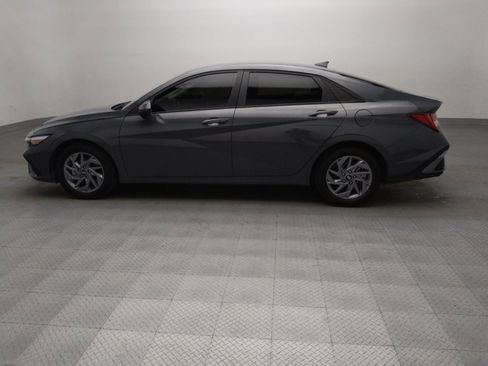 Used 2025 Hyundai Elantra Hybrid FWD image 3