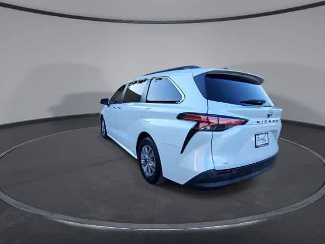 Used 2022 Toyota Sienna XLE FWD image 6