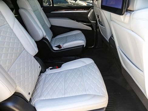 Used 2025 Cadillac Escalade ESV Sport Platinum w/ LPO, Floor Liner Package AWD/4WD image 16
