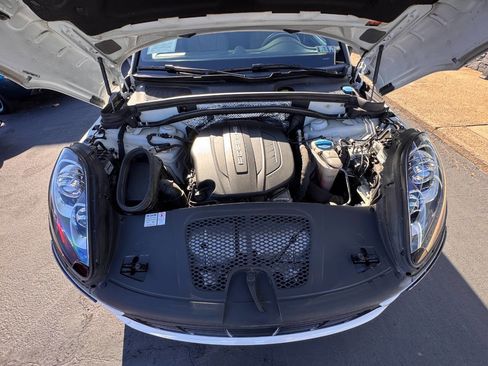 Used 2018 Porsche Macan image 35