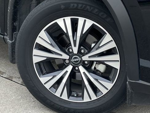 Used 2023 Nissan Rogue SV FWD image 9