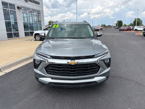 Used 2025 Chevrolet TrailBlazer LT FWD image 9