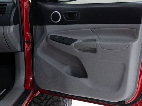 Used 2012 Toyota Tacoma PreRunner w/ TRD Sport Pkg image 19