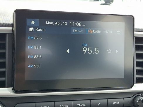 Used 2023 Hyundai Venue SEL image 18