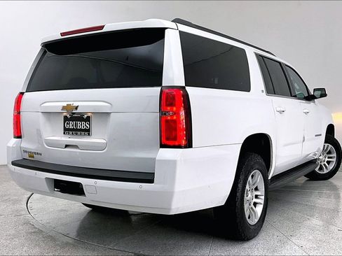 Used 2020 Chevrolet Suburban LT image 2