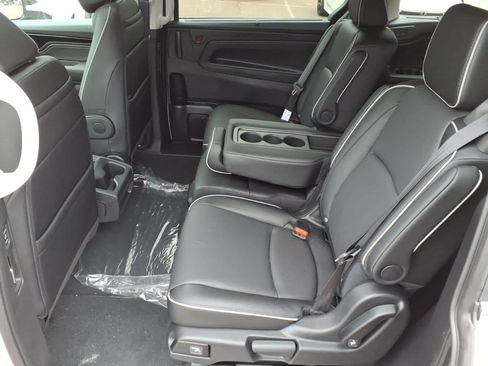 New 2026 Honda Odyssey Touring image 9
