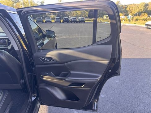 Used 2023 GMC Acadia SLT image 28