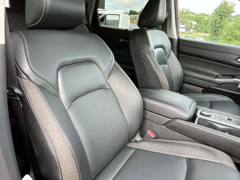 Used 2023 Nissan Pathfinder SL w/ Black Appearance Package AWD/4WD image 26