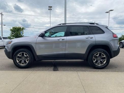 Used 2019 Jeep Cherokee Trailhawk w/ Cold Weather Group AWD/4WD image 8