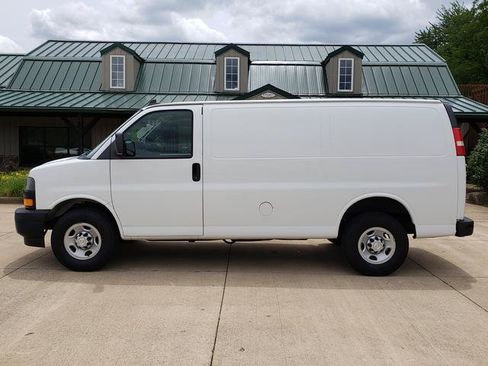 Used 2018 Chevrolet Express 2500 w/ Driver Convenience Package RWD image 2