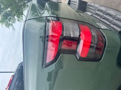 Used 2024 Nissan Frontier SL RWD image 37