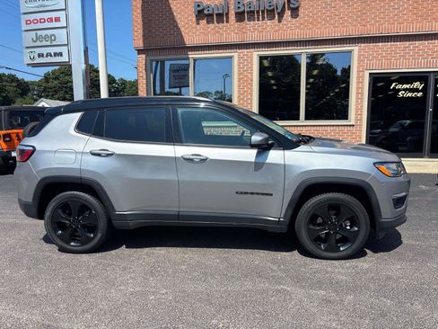 Used 2020 Jeep Compass Latitude image 30