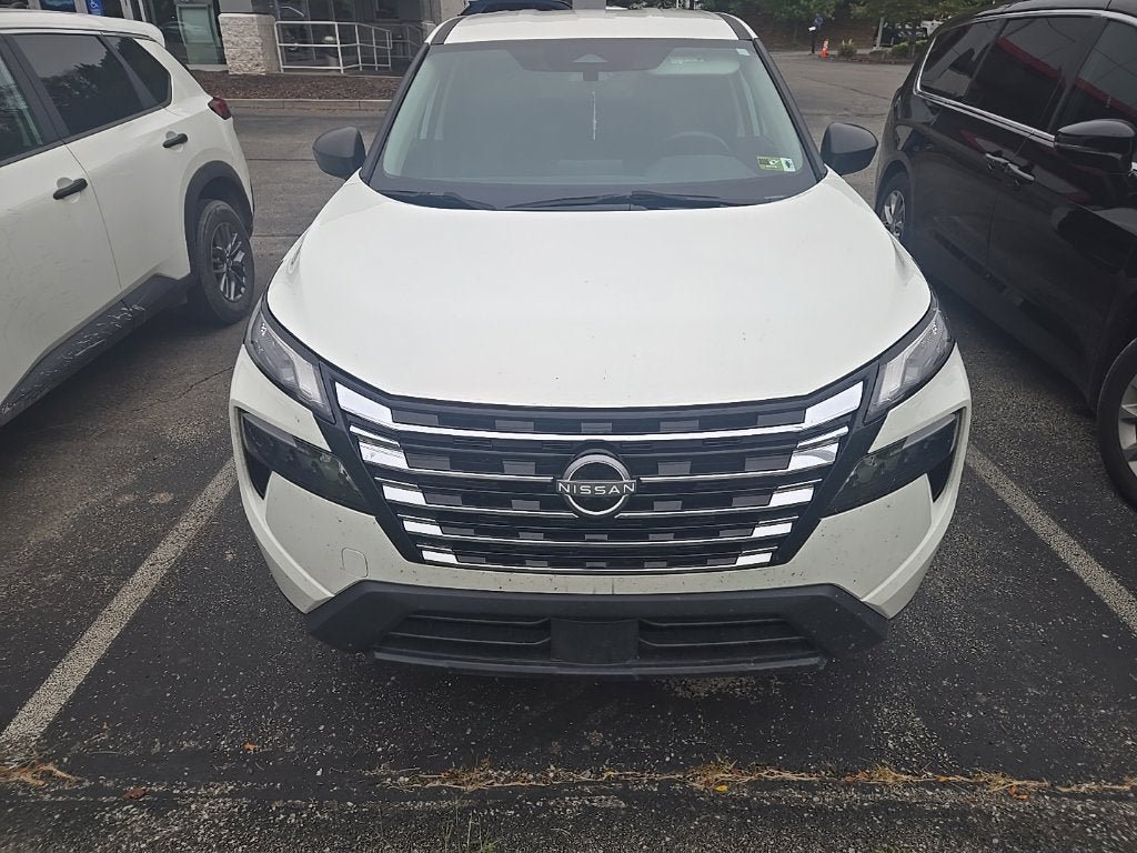 Used 2024 Nissan Rogue S AWD/4WD image 2