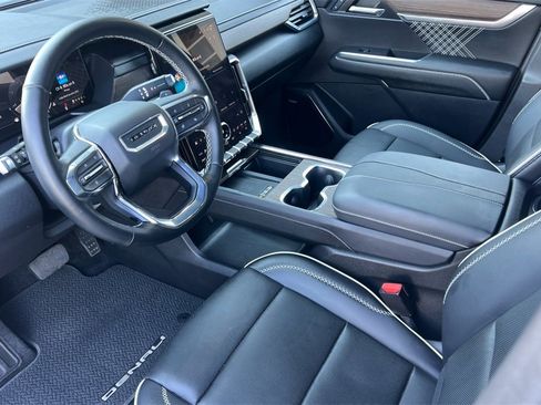 Used 2025 GMC Acadia Denali image 12