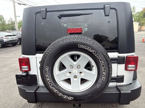 Used 2007 Jeep Wrangler Unlimited X AWD/4WD image 6