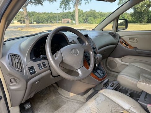 Used 1999 Lexus RX 300 w/ Premium Pkg FWD image 9